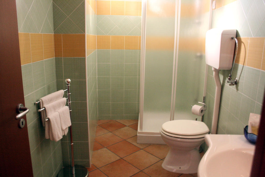 Splash'S Rooms สปาดาฟอรา ห้อง รูปภาพ